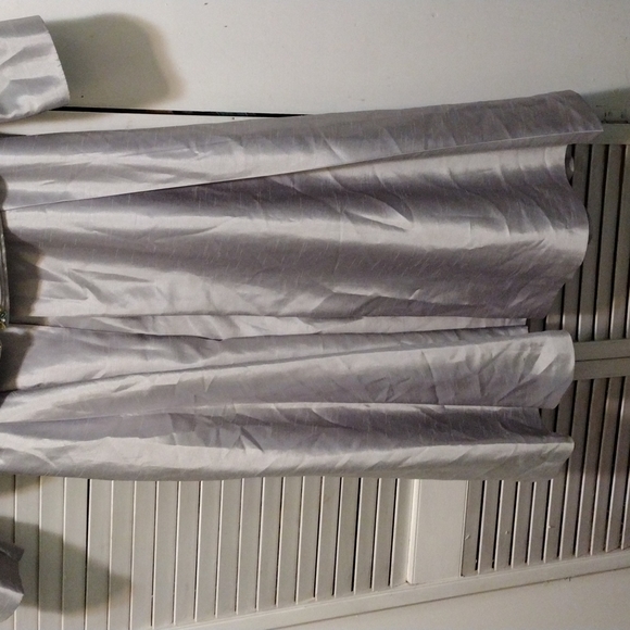 Ladies suit - Picture 3 of 6